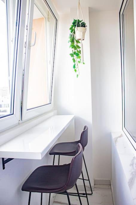 Central Apartment With Balcony And Views, Old Town, Metro 바르샤바 외부 사진