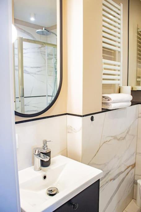 Central Apartment With Balcony And Views, Old Town, Metro 바르샤바 외부 사진
