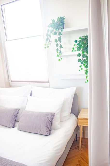Central Apartment With Balcony And Views, Old Town, Metro 바르샤바 외부 사진
