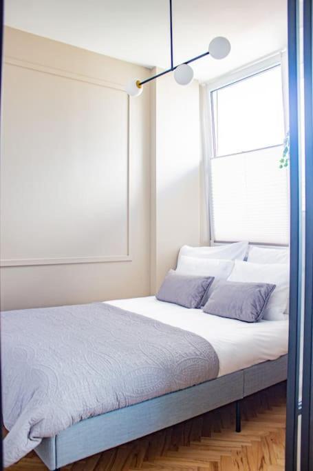 Central Apartment With Balcony And Views, Old Town, Metro 바르샤바 외부 사진