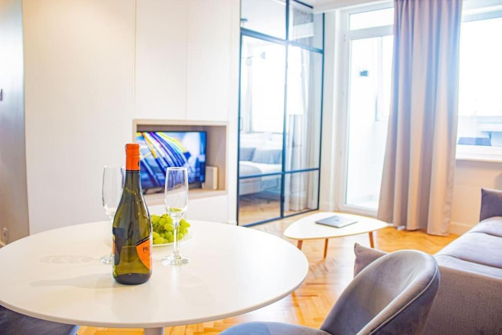 Central Apartment With Balcony And Views, Old Town, Metro 바르샤바 외부 사진