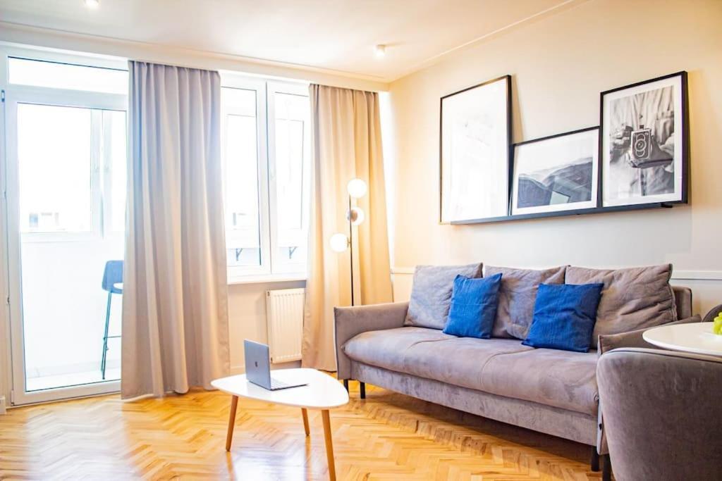 Central Apartment With Balcony And Views, Old Town, Metro 바르샤바 외부 사진
